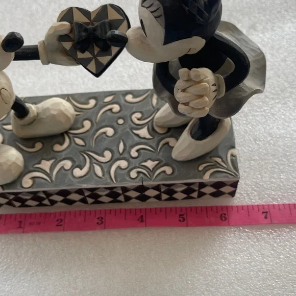Jim Shore Disney Showcase Collection Decorative Piece NWOT don’t have box